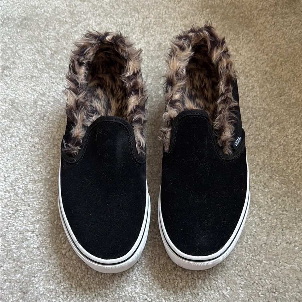 Vans Women's Black Slip-On Shoes with Faux Fur Lining 8